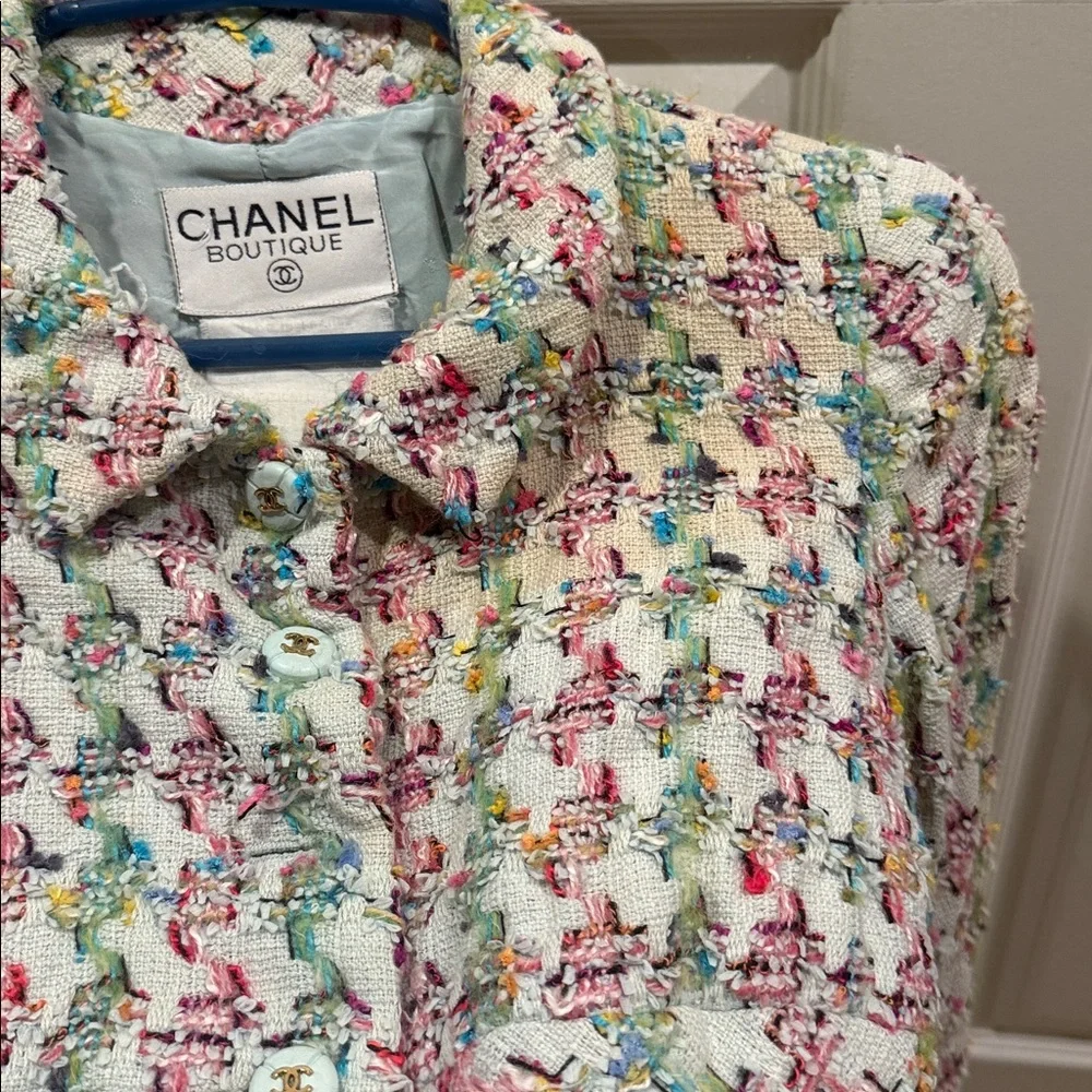 Vintage CC CHANEL tweed fantasy pencil skirt in pastel colors runway iconic item